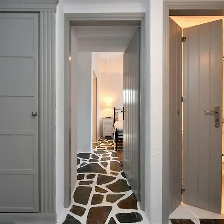 Santa Flora 3 Bedroom House â Parikiaâs Edge *