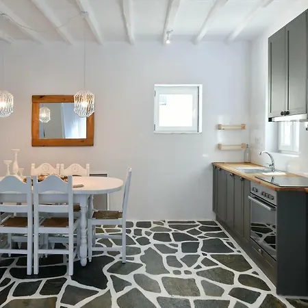 Santa Flora 3 Bedroom House â Parikiaâs Edge *