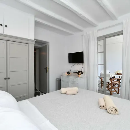 Santa Flora 3 Bedroom House â Parikiaâs Edge Hébergement de vacances Páros