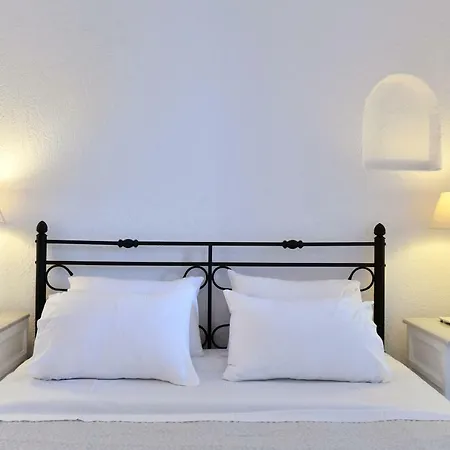 Santa Flora 3 Bedroom House A Parikiaas Edge