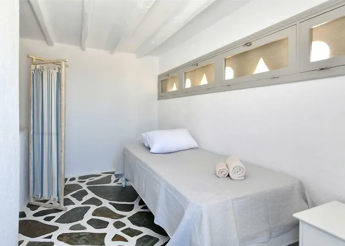 Santa Flora 3 Bedroom House A Parikiaas Edge Nyaraló