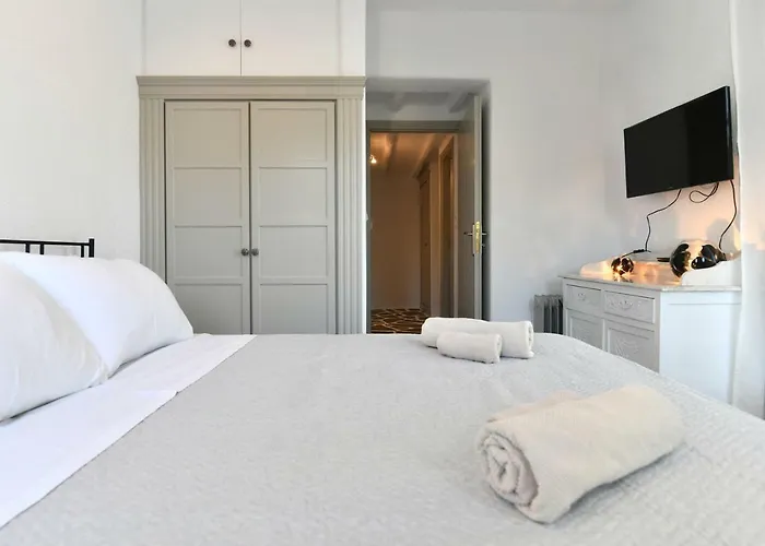 Santa Flora 3 Bedroom House A Parikiaas Edge Nyaraló *