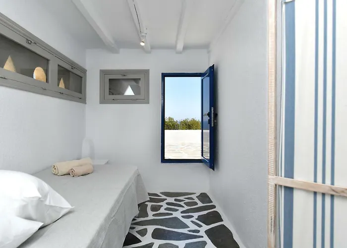 Santa Flora 3 Bedroom House A Parikiaas Edge Nyaraló *