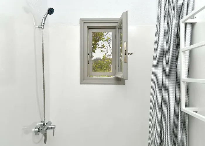 Santa Flora 3 Bedroom House A Parikiaas Edge