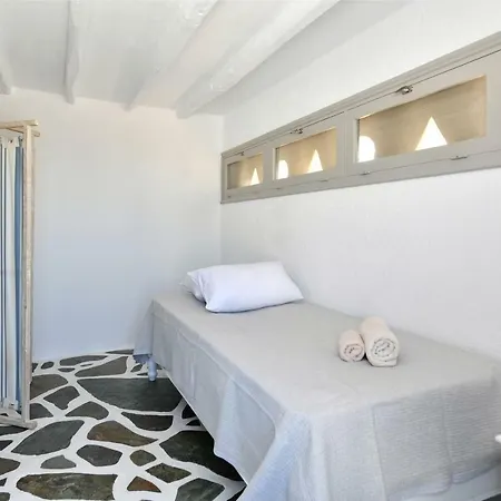 Santa Flora 3 Bedroom House â Parikiaâs Edge Hébergement de vacances