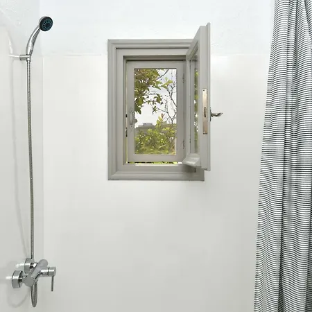 Santa Flora 3 Bedroom House â Parikiaâs Edge