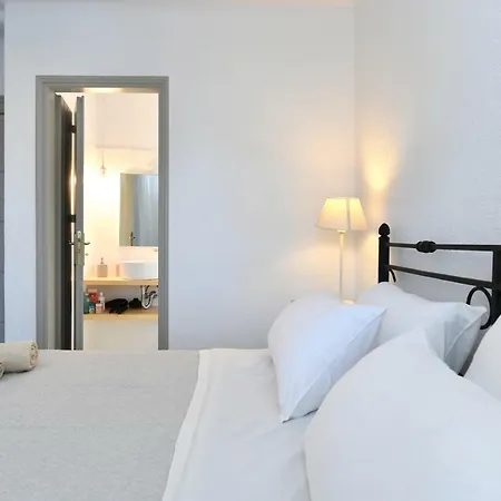 Santa Flora 3 Bedroom House â Parikiaâs Edge Hébergement de vacances Páros