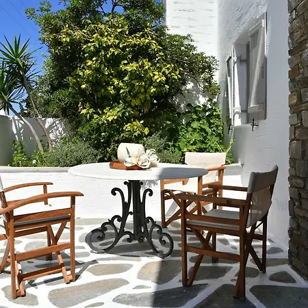 Santa Flora 3 Bedroom House â Parikiaâs Edge Hébergement de vacances *