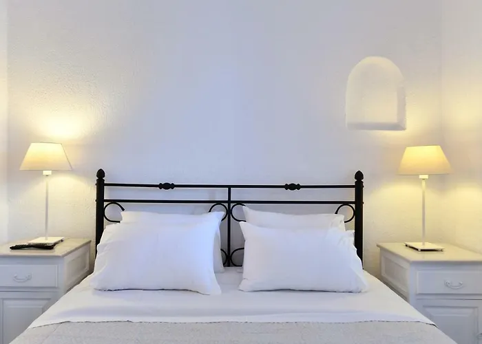 Santa Flora 3 Bedroom House A Parikiaas Edge